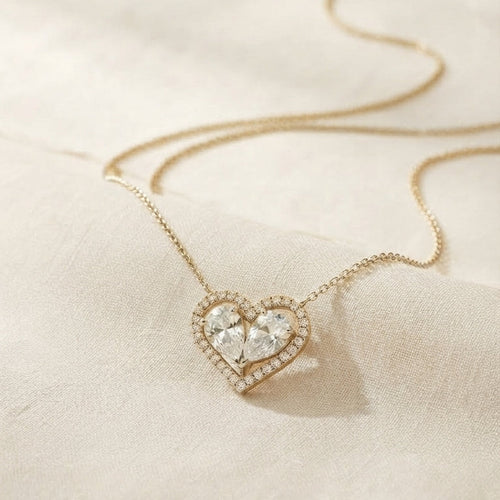 Collier Étoile Filante, gros plan sur la ligne pavée courbe et l'étoile, Maison Avelia